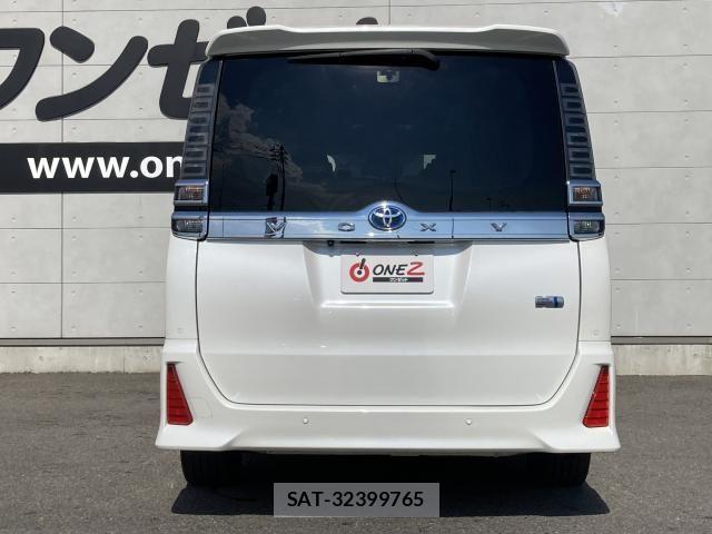 Toyota VOXY HYBRID 2021-07 8746800-17