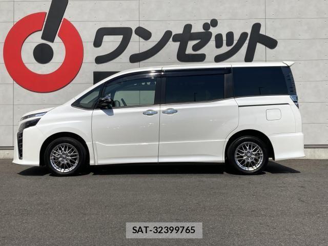 Toyota VOXY HYBRID 2021-07 8746800-18