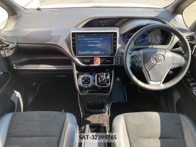 Toyota VOXY HYBRID 2021-07 8746800-1