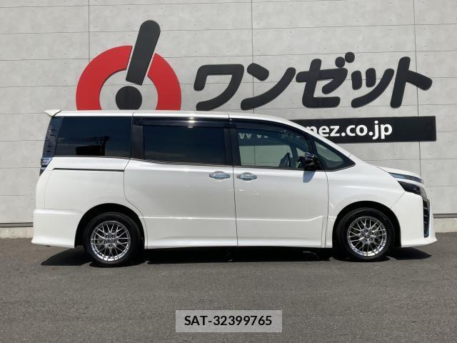 Toyota VOXY HYBRID 2021-07 8746800-19
