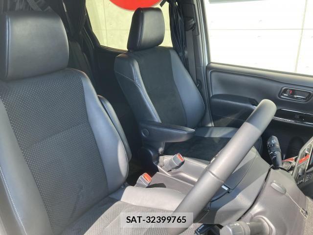 Toyota VOXY HYBRID 2021-07 8746800-21