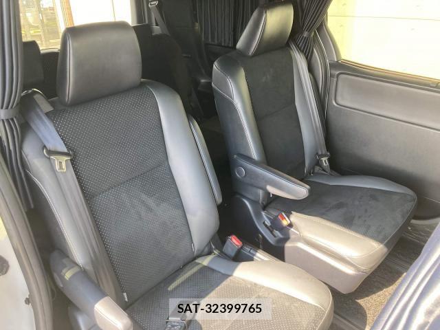 Toyota VOXY HYBRID 2021-07 8746800-22