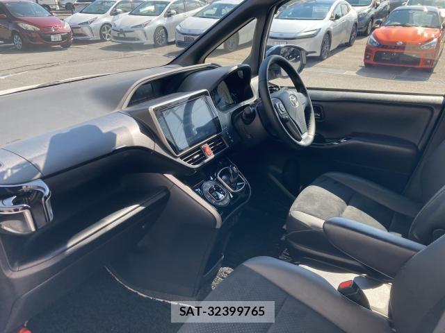 Toyota VOXY HYBRID 2021-07 8746800-24