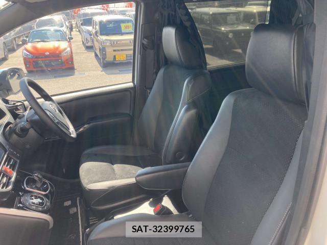 Toyota VOXY HYBRID 2021-07 8746800-25