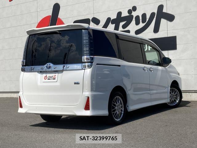 Toyota VOXY HYBRID 2021-07 8746800-2
