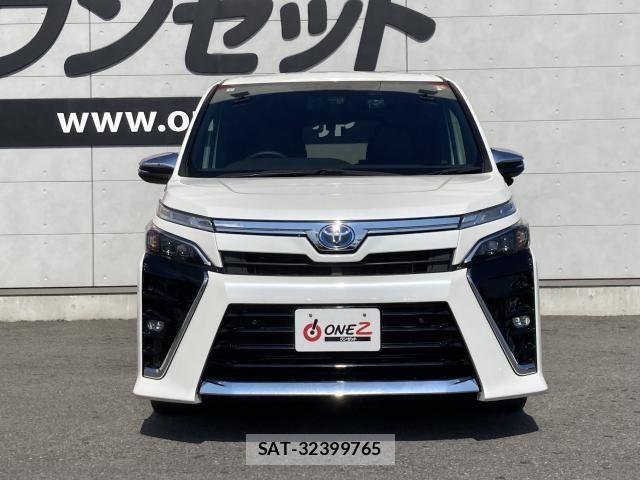 Toyota VOXY HYBRID 2021-07 8746800-4