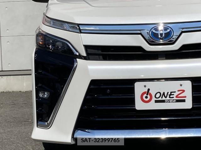 Toyota VOXY HYBRID 2021-07 8746800-5