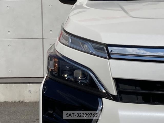 Toyota VOXY HYBRID 2021-07 8746800-7