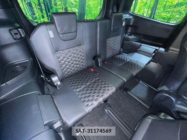 Toyota VOXY HYBRID 2023-07 8746778-9