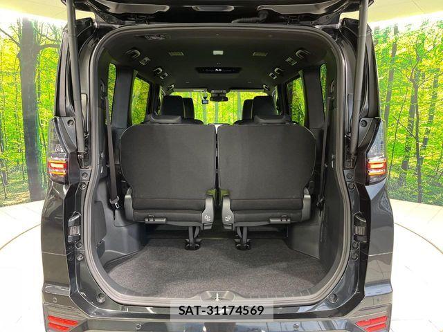 Toyota VOXY HYBRID 2023-07 8746778-10