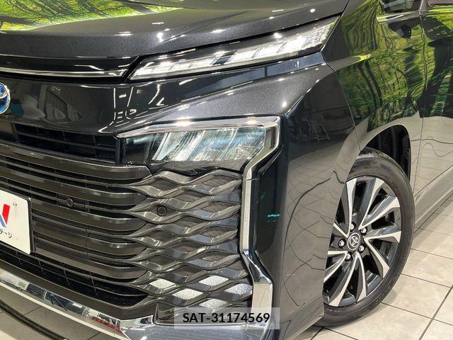 Toyota VOXY HYBRID 2023-07 8746778-12