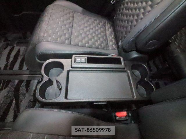 Toyota VOXY HYBRID 2022-10 8746789-9