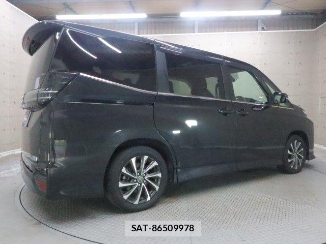 Toyota VOXY HYBRID 2022-10 8746789-1
