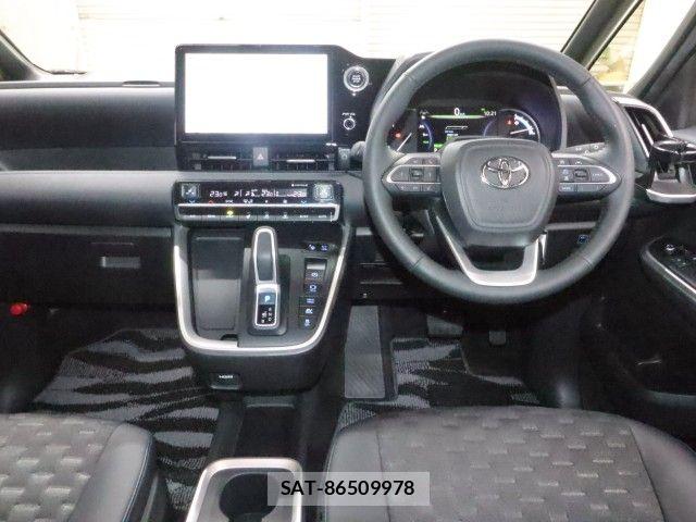 Toyota VOXY HYBRID 2022-10 8746789-2