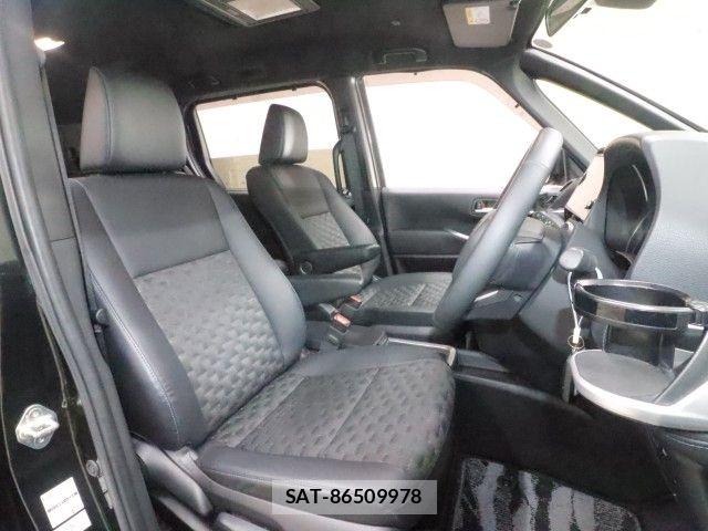 Toyota VOXY HYBRID 2022-10 8746789-3
