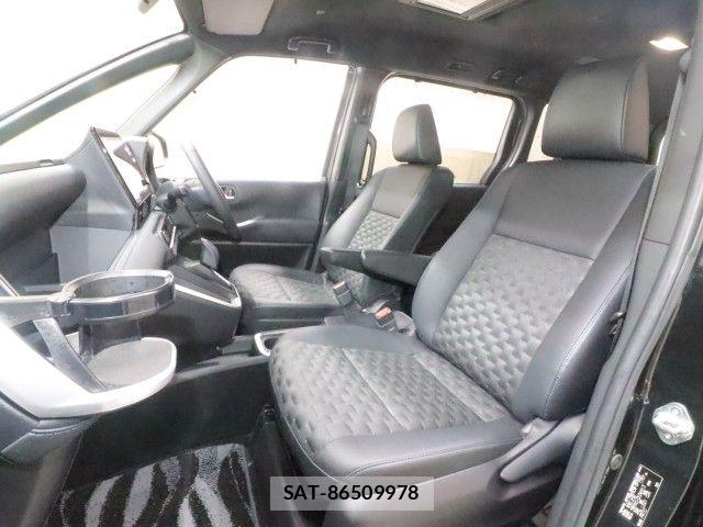 Toyota VOXY HYBRID 2022-10 8746789-7