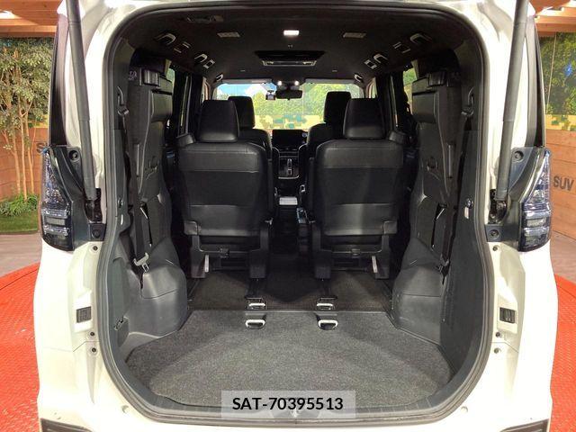 Toyota VOXY HYBRID 2022-03 8782589-9