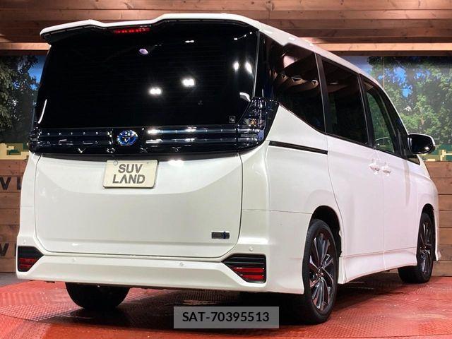 Toyota VOXY HYBRID 2022-03 8782589-16