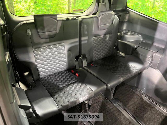 Toyota VOXY HYBRID 2022-03 8782590-9