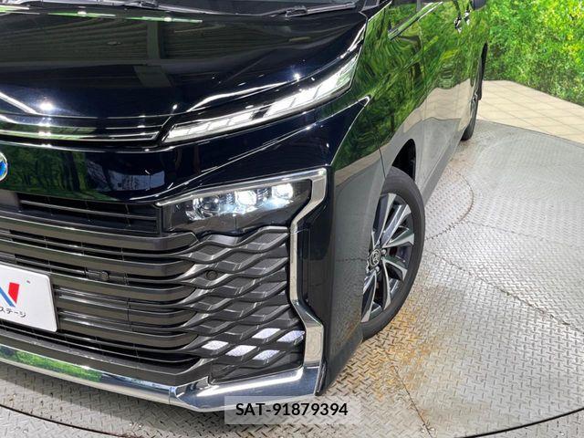 Toyota VOXY HYBRID 2022-03 8782590-12