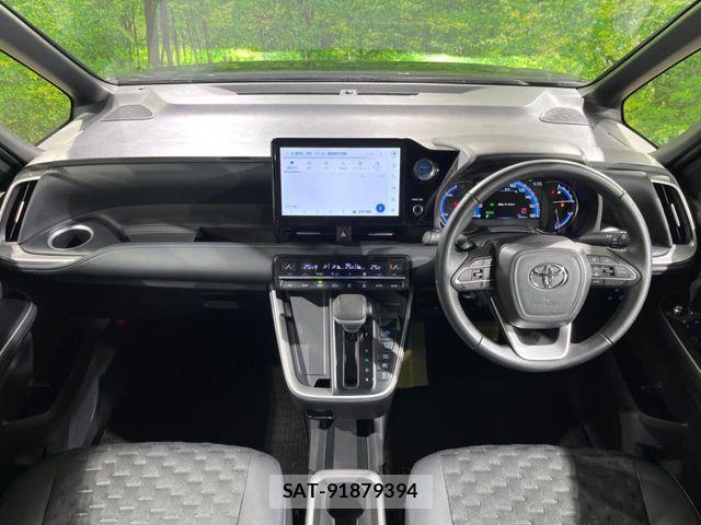 Toyota VOXY HYBRID 2022-03 8782590-1