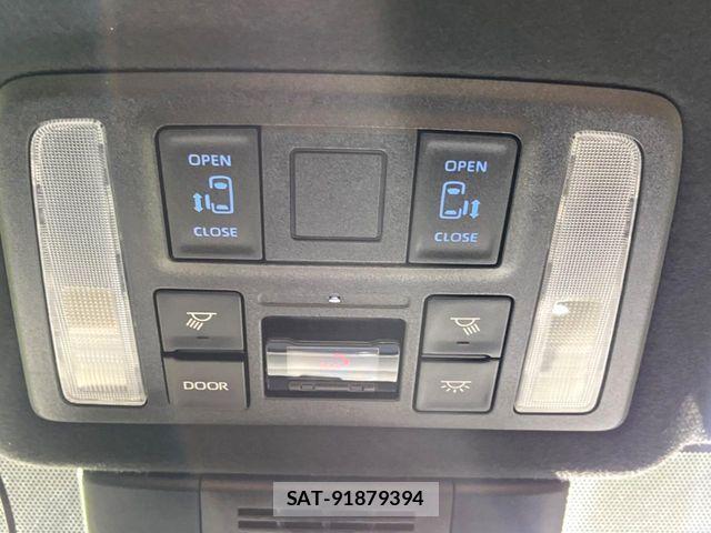 Toyota VOXY HYBRID 2022-03 8782590-3