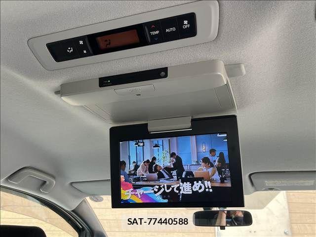 Toyota VOXY HYBRID 2014-05 8783081-17