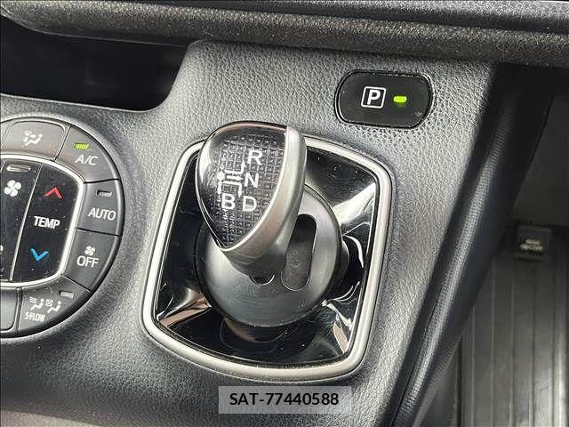 Toyota VOXY HYBRID 2014-05 8783081-24
