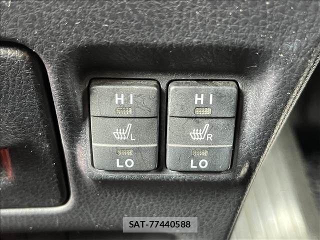 Toyota VOXY HYBRID 2014-05 8783081-25
