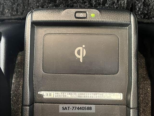 Toyota VOXY HYBRID 2014-05 8783081-26