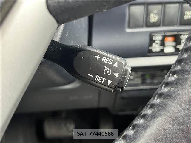 Toyota VOXY HYBRID 2014-05 8783081-29