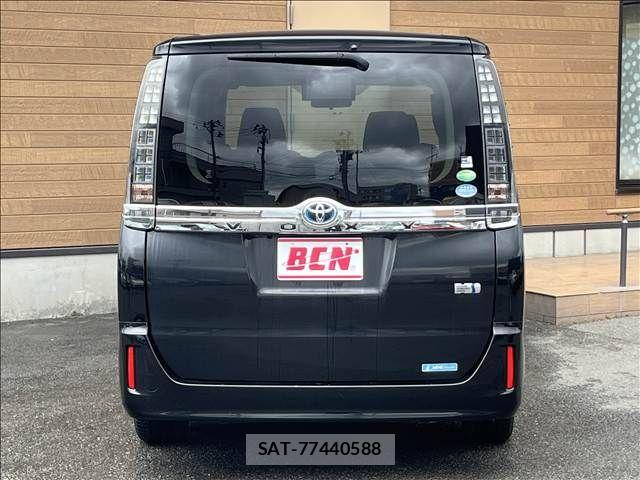 Toyota VOXY HYBRID 2014-05 8783081-6