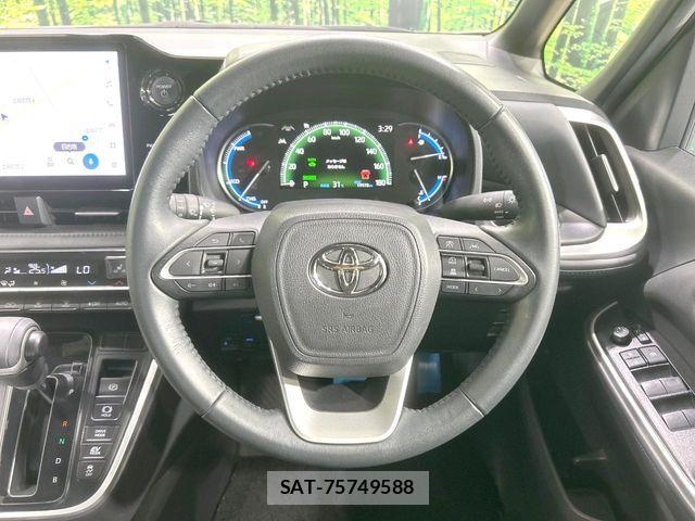 Toyota VOXY HYBRID 2024-03 8782592-11