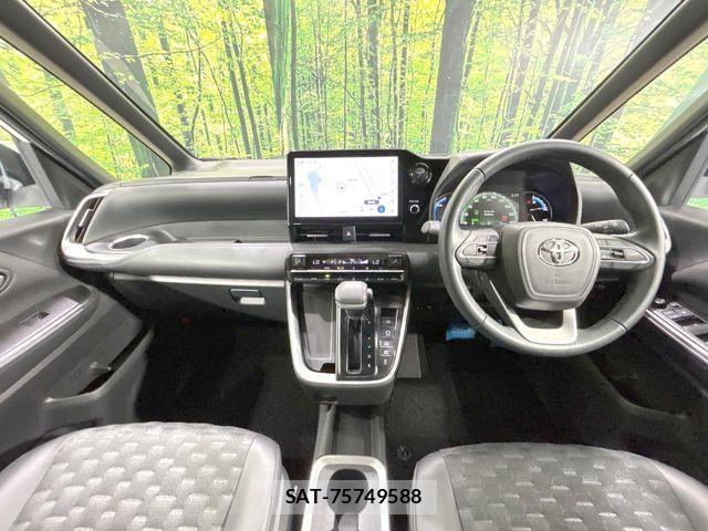 Toyota VOXY HYBRID 2024-03 8782592-1