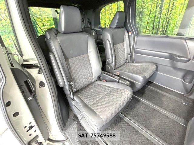 Toyota VOXY HYBRID 2024-03 8782592-8