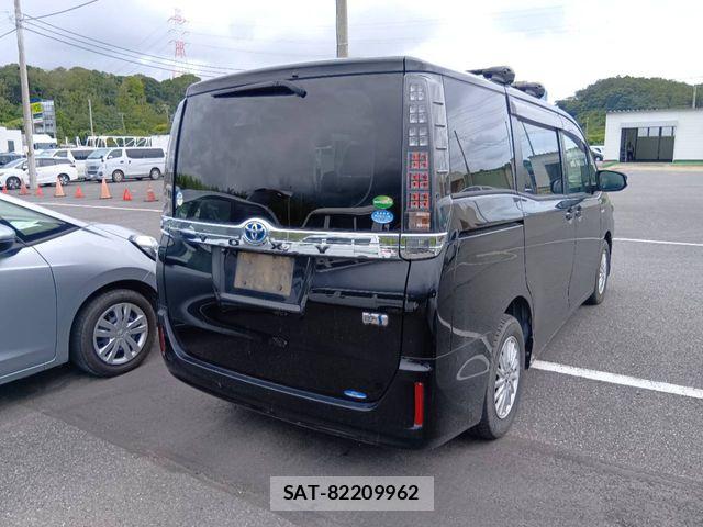 Toyota VOXY HYBRID 2016-08 8783083-2