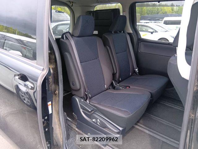 Toyota VOXY HYBRID 2016-08 8783083-4