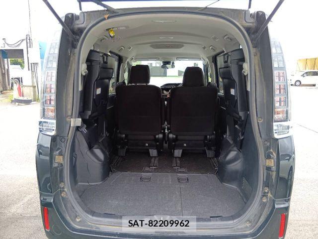 Toyota VOXY HYBRID 2016-08 8783083-5