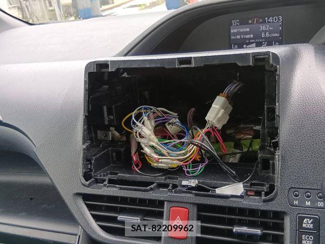 Toyota VOXY HYBRID 2016-08 8783083-7