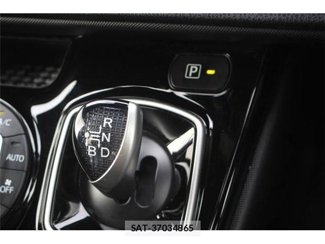 Toyota VOXY HYBRID 2017-10 8783082-24