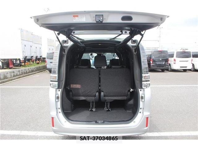 Toyota VOXY HYBRID 2017-10 8783082-26