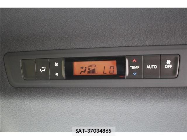 Toyota VOXY HYBRID 2017-10 8783082-3