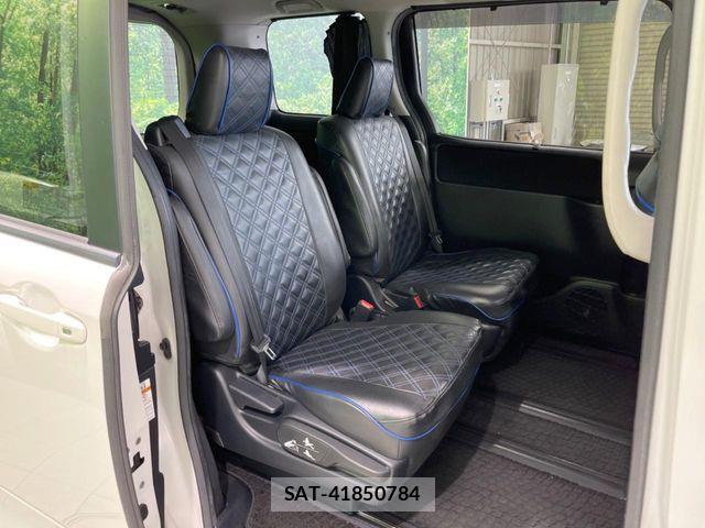 Toyota VOXY HYBRID 2014-06 8797919-9