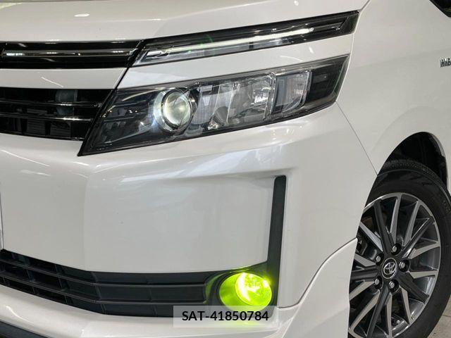 Toyota VOXY HYBRID 2014-06 8797919-13