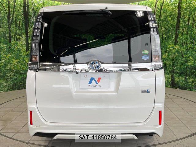 Toyota VOXY HYBRID 2014-06 8797919-16