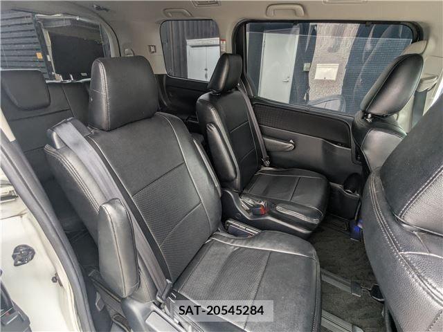 Toyota VOXY HYBRID 2015-06 8797925-11
