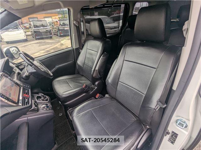 Toyota VOXY HYBRID 2015-06 8797925-13