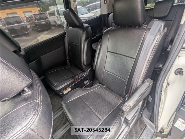 Toyota VOXY HYBRID 2015-06 8797925-14