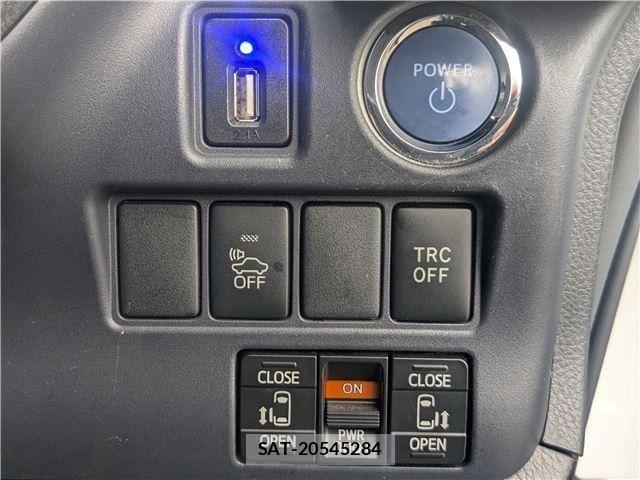 Toyota VOXY HYBRID 2015-06 8797925-16