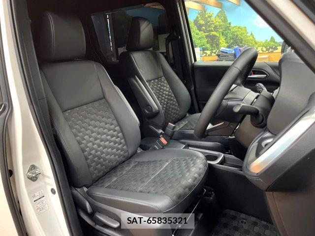 Toyota VOXY HYBRID 2024-10 8797909-8